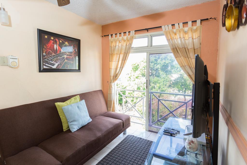 Cozy Accommodations Κίνγκστον Εξωτερικό φωτογραφία